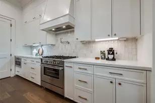 1521 Nevada St, Houston, TX 77006 - Photo 7