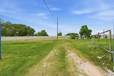 1100 Avenue H, Rosenberg, TX 77471 - Photo 11