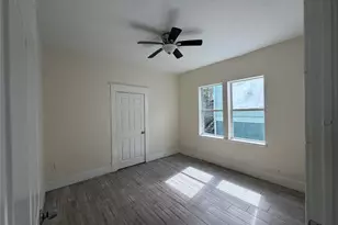 3309 Bernardo De Galvez Ave, Galveston, TX 77550 - Photo 9