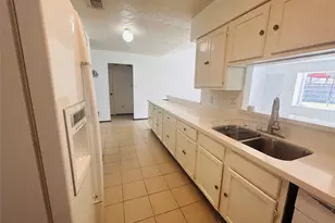 10502 Long River Dr, Sugar Land, TX 77498 - Photo 7