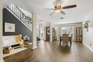 301 Bull Run Dr, League City, TX 77573 - Photo 3