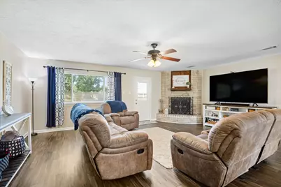 301 Bull Run Drive, League City, TX 77573 - Photo 5