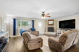 301 Bull Run Dr, League City, TX 77573 - Photo 5