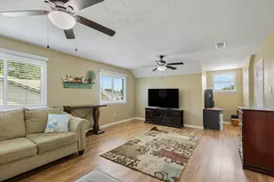 301 Bull Run Dr, League City, TX 77573 - Photo 23
