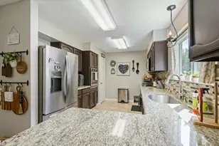 301 Bull Run Dr, League City, TX 77573 - Photo 11