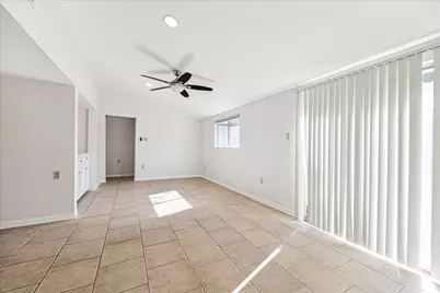 5125 Maple Street, Bellaire, TX 77401 - Photo 3