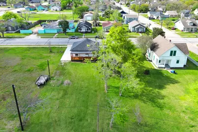 1122 W 2nd Street, Freeport, TX 77541 - Photo 37