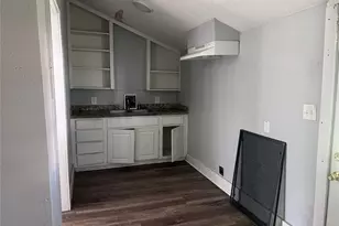 521 W Caney St, Wharton, TX 77488 - Photo 5