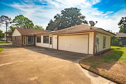 205 Banyan Street, Lake Jackson, TX 77566 - Photo 3