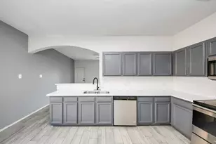 10217 Teneha Dr, Houston, TX 77033 - Photo 7