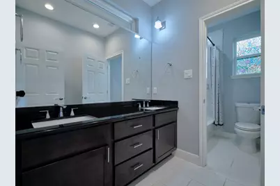 4219 Redbud Street SW, Houston, TX 77051 - Photo 9