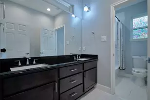 4219 Redbud Street SW, Houston, TX 77051 - Photo 9