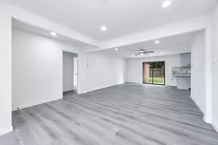 7607 Grape St, Houston, TX 77074 - Photo 9