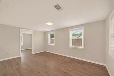 521 N Vionett Lane, Texas City, TX 77591 - Photo 5
