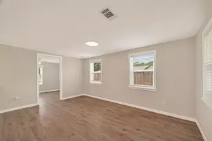 521 N Vionett Ln, Texas City, TX 77591 - Photo 5