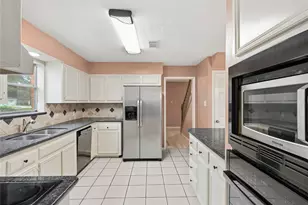 8115 Town Creek Dr, Houston, TX 77095 - Photo 15