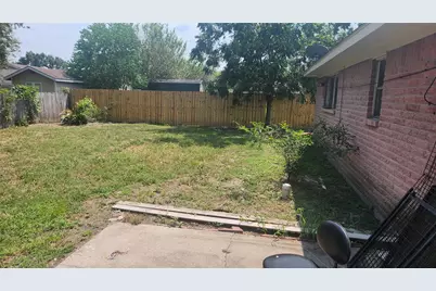 8718 Glen Shadow Drive, Houston, TX 77088 - Photo 17