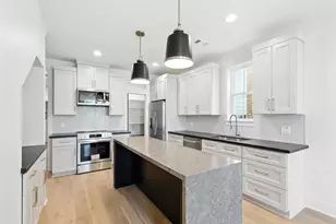 711 Ball St, Galveston, TX 77550 - Photo 11