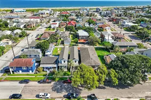 711 Ball St, Galveston, TX 77550 - Photo 27