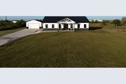 2015 Settlers Court Dr, Sealy, TX 77474 - Photo 1