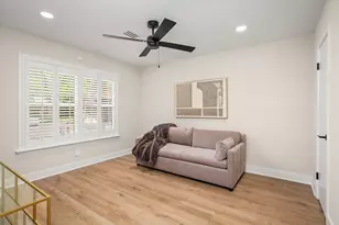 938 Magdalene Dr, Hedwig Village, TX 77024 - Photo 31