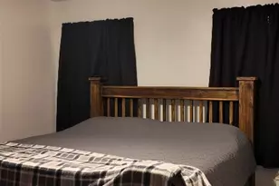 408 Walnut St, Yoakum, TX 77995 - Photo 15