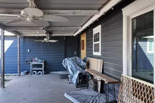 408 Walnut St, Yoakum, TX 77995 - Photo 25