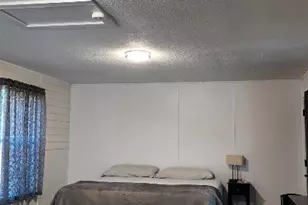 408 Walnut St, Yoakum, TX 77995 - Photo 11