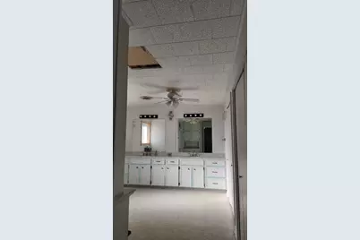408 Walnut St, Yoakum, TX 77995 - Photo 13