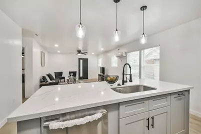 4705 Pease Street, Houston, TX 77023 - Photo 13