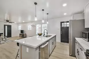 4705 Pease St, Houston, TX 77023 - Photo 5