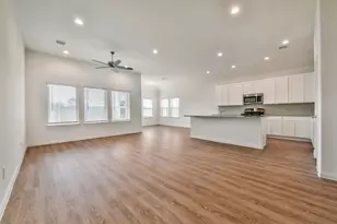3010 King Oaks St, Baytown, TX 77251 - Photo 9