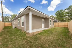 905 B W Virginia St, Navasota, TX 77868 - Photo 17