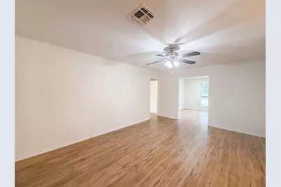 9538 Skyline Drive, Houston, TX 77063 - Photo 9