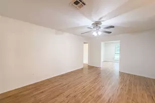 9538 Skyline Dr, Houston, TX 77063 - Photo 9