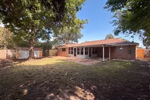 9538 Skyline Dr, Houston, TX 77063 - Photo 5