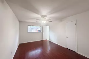 9538 Skyline Dr, Houston, TX 77063 - Photo 13