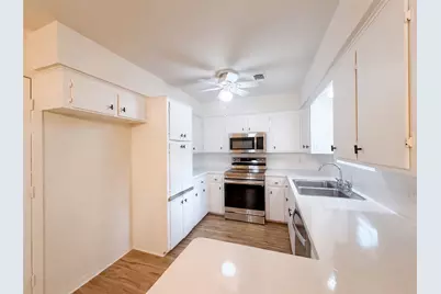 9538 Skyline Drive, Houston, TX 77063 - Photo 7