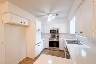 9538 Skyline Dr, Houston, TX 77063 - Photo 7