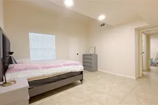 9809 Richmond Ave, Houston, TX 77042 - Photo 5