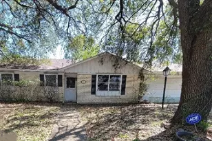 705 Inwood Dr, Baytown, TX 77521 - Photo 1