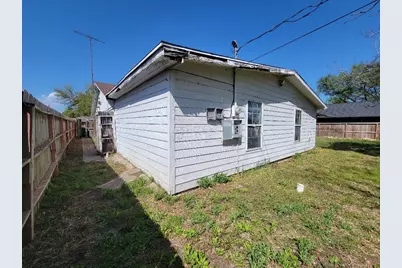 705 Inwood Drive, Baytown, TX 77521 - Photo 5