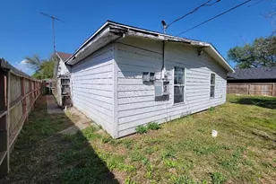 705 Inwood Dr, Baytown, TX 77521 - Photo 5