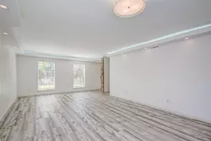 10332 Longmont Dr, Houston, TX 77042 - Photo 3