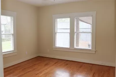 220 W 16th Street, Houston, TX 77008 - Photo 9