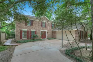 11 Robin Run Dr, The Woodlands, TX 77381 - Photo 1