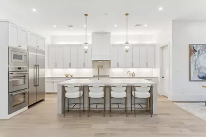 1639 Woodvine Drive, Houston, TX 77055 - Photo 3