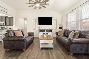 611 Walnut Branch Dr, Baytown, TX 77523 - Photo 9