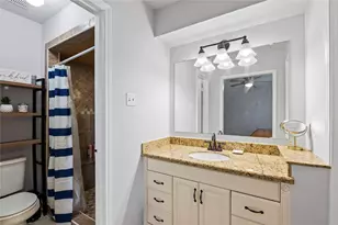 5509 Thornwood Cir, Dickinson, TX 77539 - Photo 19