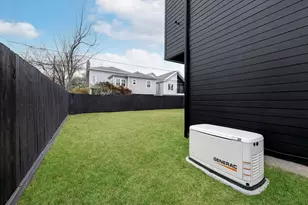 903 E 25th St, Houston, TX 77009 - Photo 41